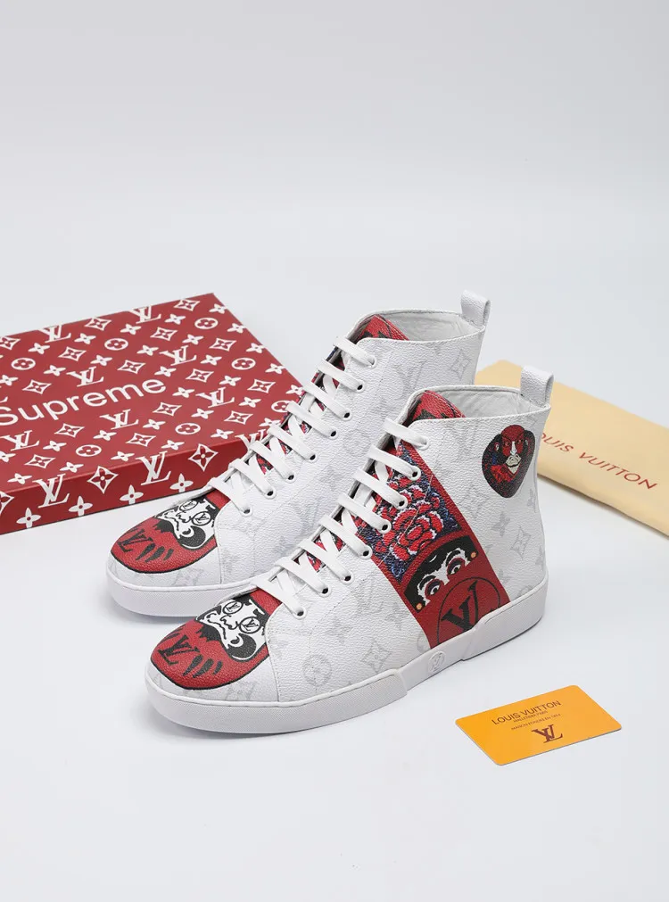 Factory price: 400💰 [LV] Animal series limited edition high-top sports shoes for men, L classic print, new autumn and winter style, original replica, 1:1 Counter quality, the fabric is Italian 🇮🇹 imported cowhide ➕🇮🇹 pure sheepskin lining ➕ original outsole, 🔍🔍 high quality, you can go in and out of the counter at will, welcome to compare, the outsole line will never be unglued, all sellers are welcome to sell in the picture above, can be shipped in one piece, code number: 38-44 (45 codes can be customized)